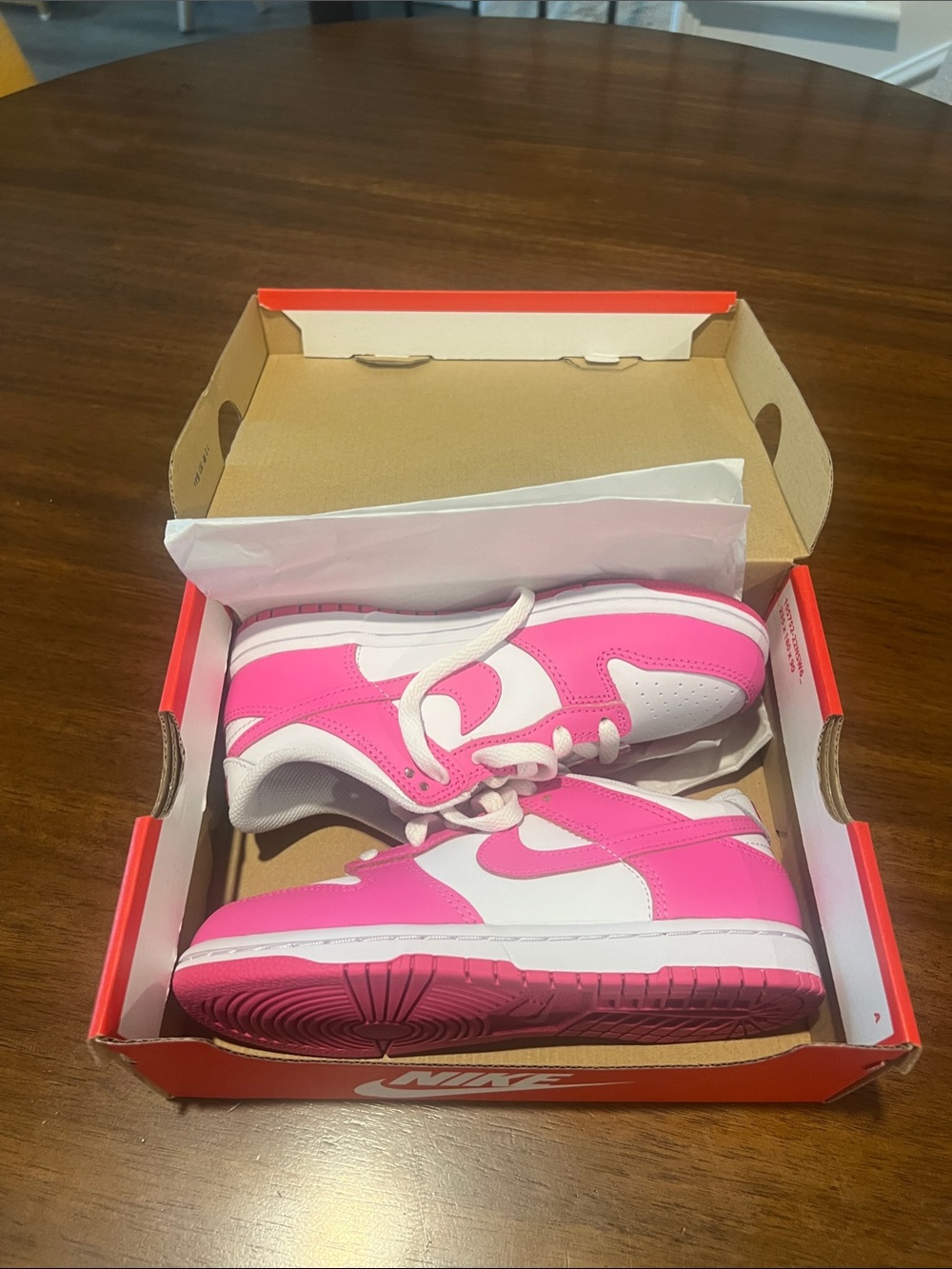 Nike Kids Low-Top Sneakers in Pink and White